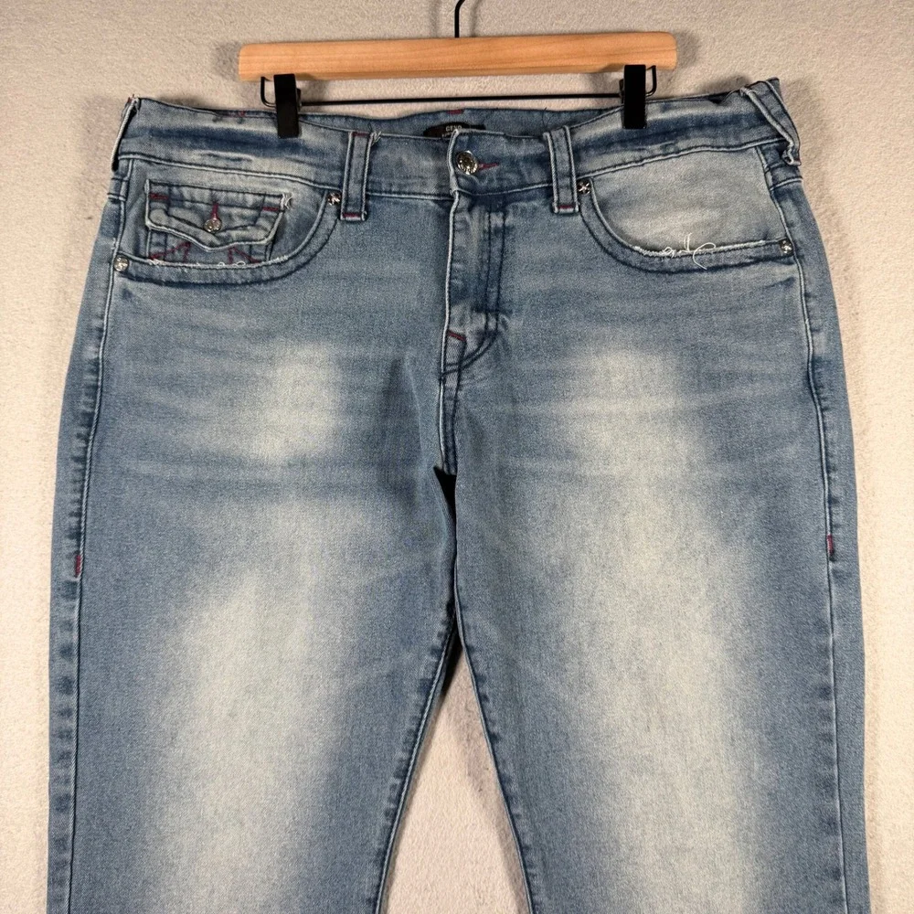 True Religion Geno Relaxed Slim Light Wash Denim Jeans Mens 38 57795-00 Blue